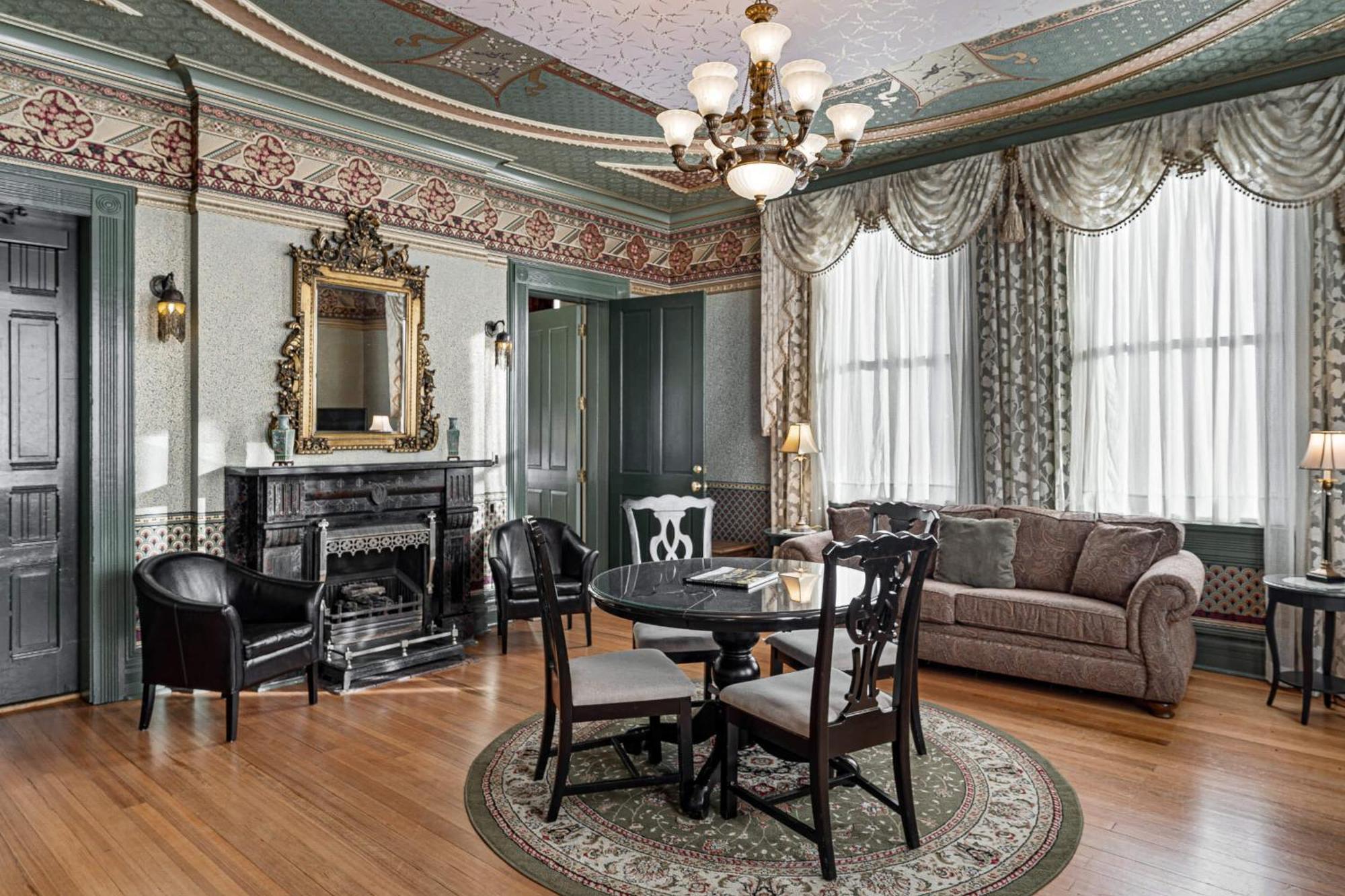 Luxury Two-Bedroom Apartment,1641740777:JPEG